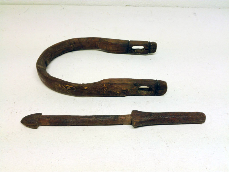 candado herramienta campo madera 30x34x3_5 1u